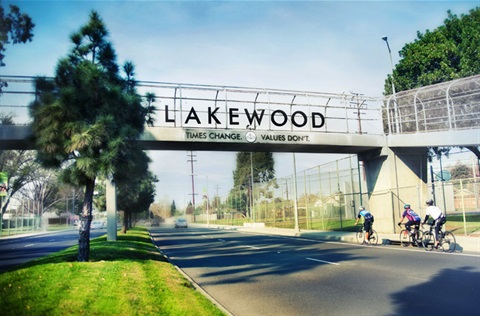 Pedestrian bridge over street in Lakewood