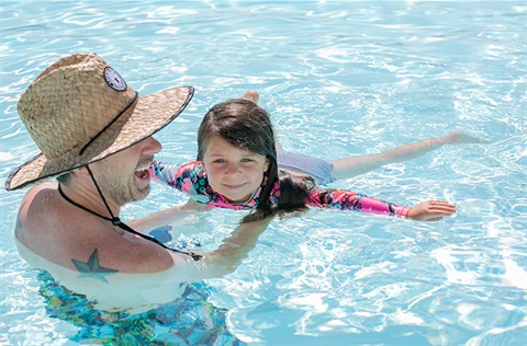 Pool-Dadandgirl-728.jpg