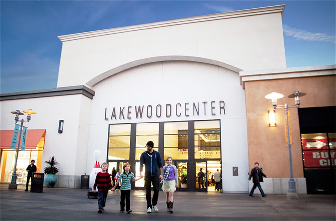 Dad and kids walking out of Lakewood Center