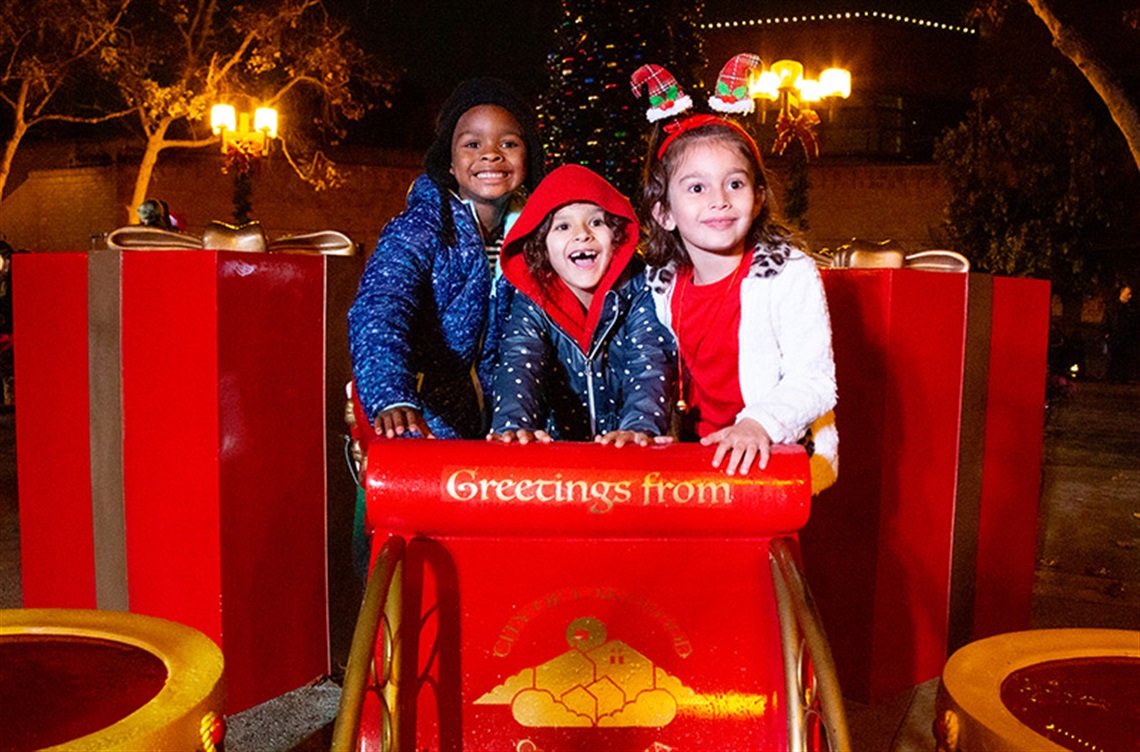 TreeLighting2022_Kids-sleigh-800w.jpg